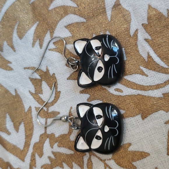 Hypoallergenic Black Cat Earrings Mid-size Large Eye Cute Whiskers - Picture 1 of 6